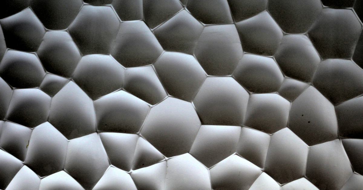 Gros plan sur un matelas hybride