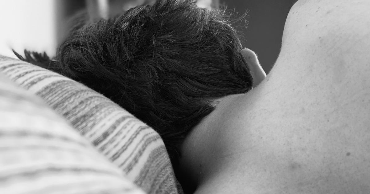 Couple dormant paisiblement