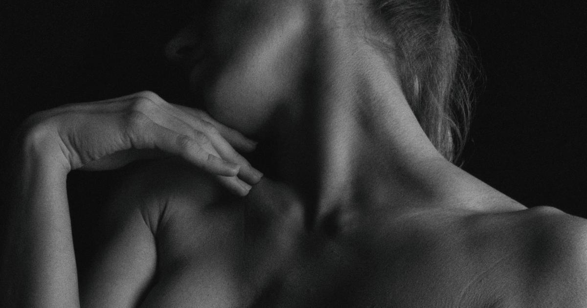 Femme avec des maux de dos