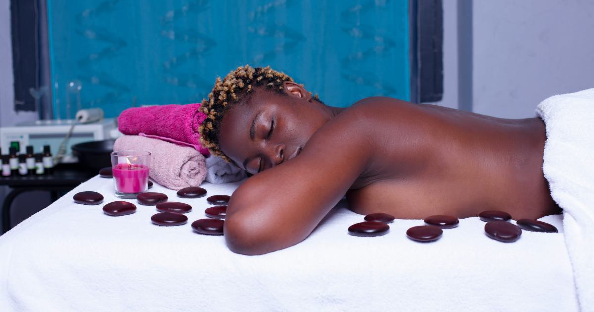 Femme Relaxée Après une Bonne Nuit de Sommeil