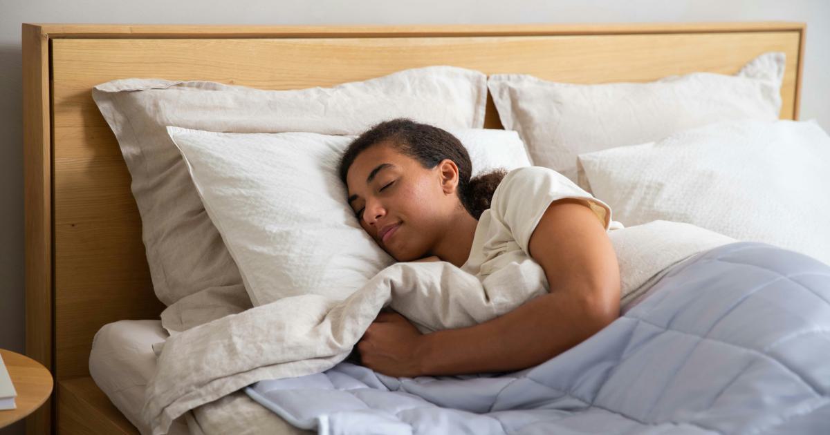 Illustration d'une personne dormant sur un matelas ergonomique