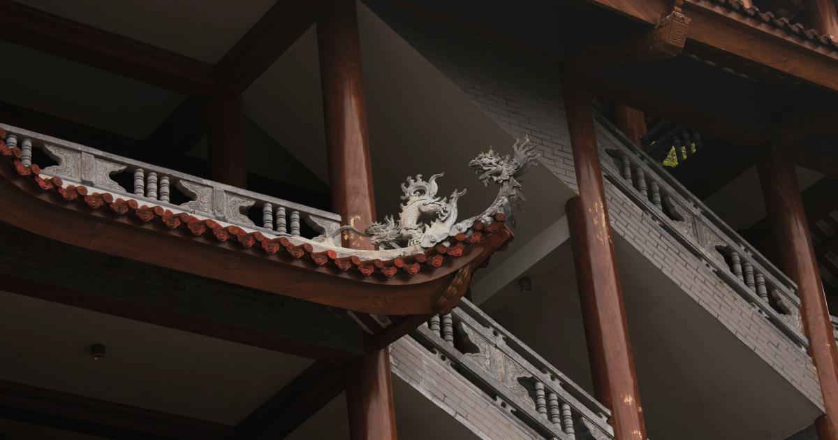 Matelas sur un balcon pour l'aérer