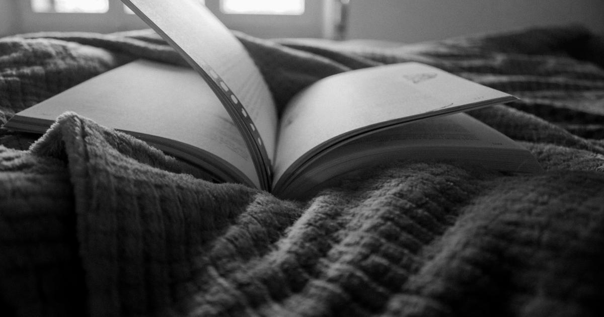 Différentes tailles de futons pliants et épais