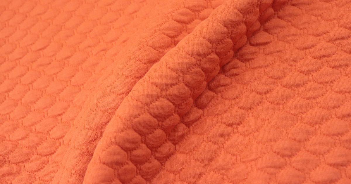 Gros plan sur les couches d'un matelas king size