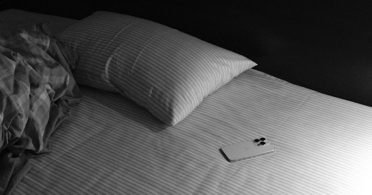 Gros plan sur la commande d'un matelas réglable