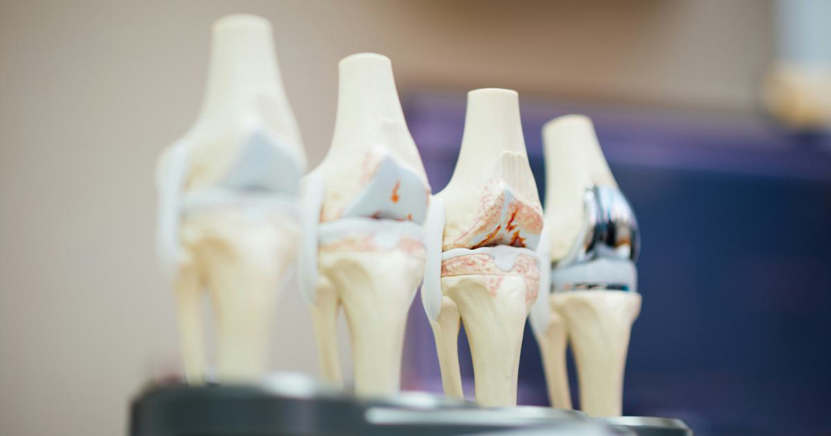 Gros plan sur un matelas orthopédique usagé