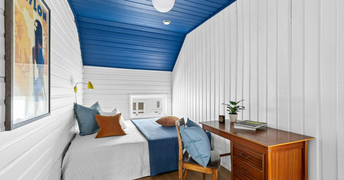 Chambre à coucher avec un matelas design bleu