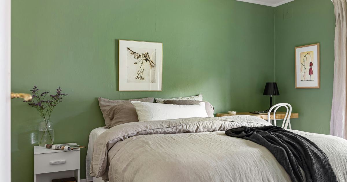 Matelas vert dans une chambre scandinave