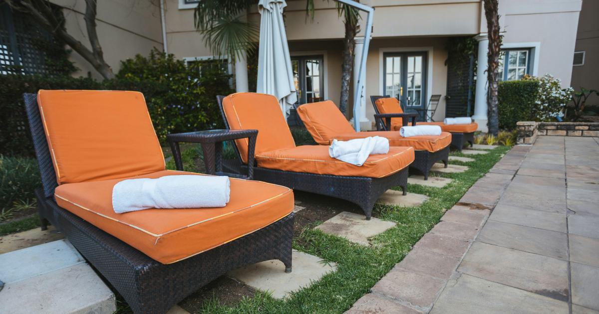 Coussins d'extérieur sur une terrasse