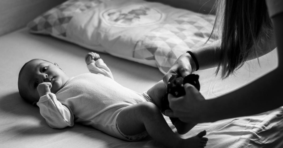 Couple se disputant au lit
