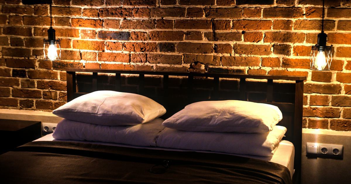 Illustration d'une bonne nuit de sommeil sur un matelas ferme à ressorts ensachés