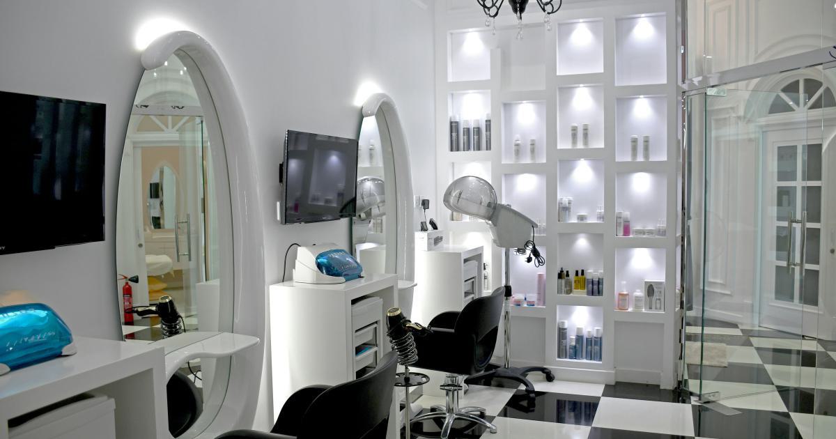 Salon cosy avec cheminée