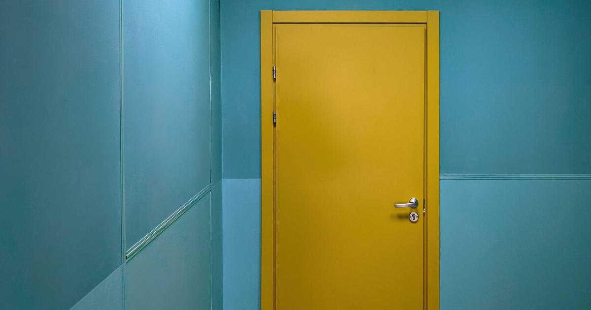 Chambre avec Contraste de Couleurs